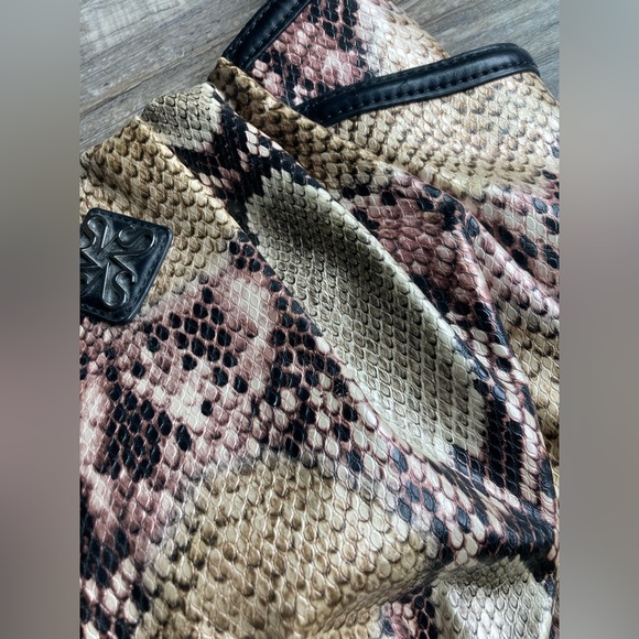 Vera Wang Simply Vera Snake Faux Skin Bag - Picture 2 of 13